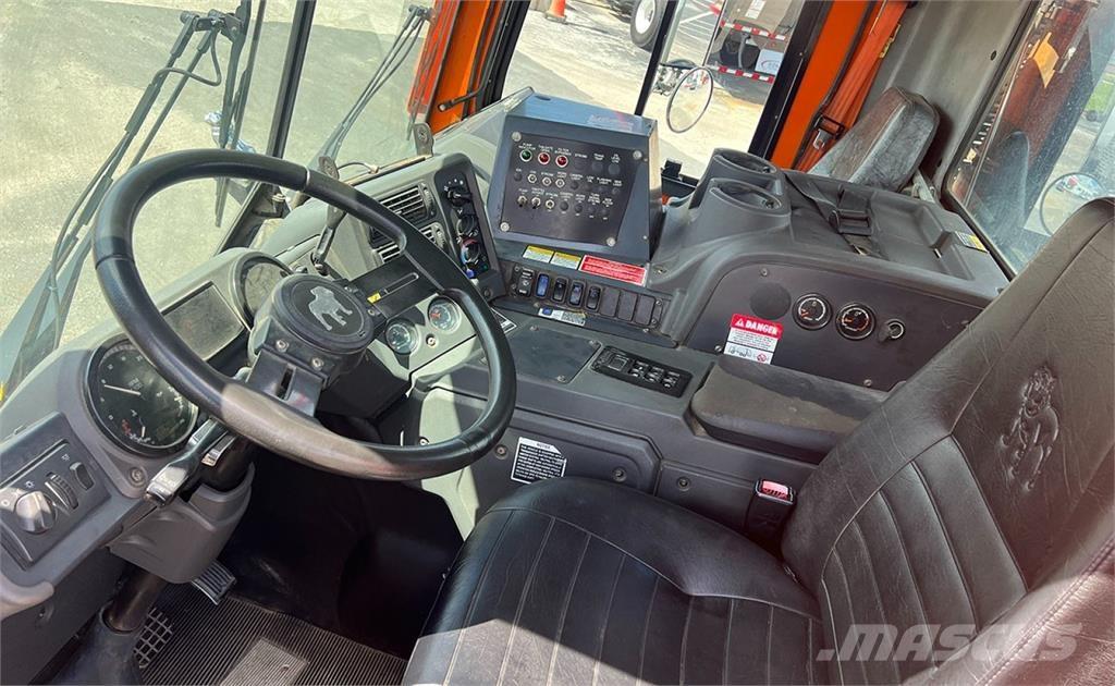 Mack MRU613 キャブ付きシャーシ