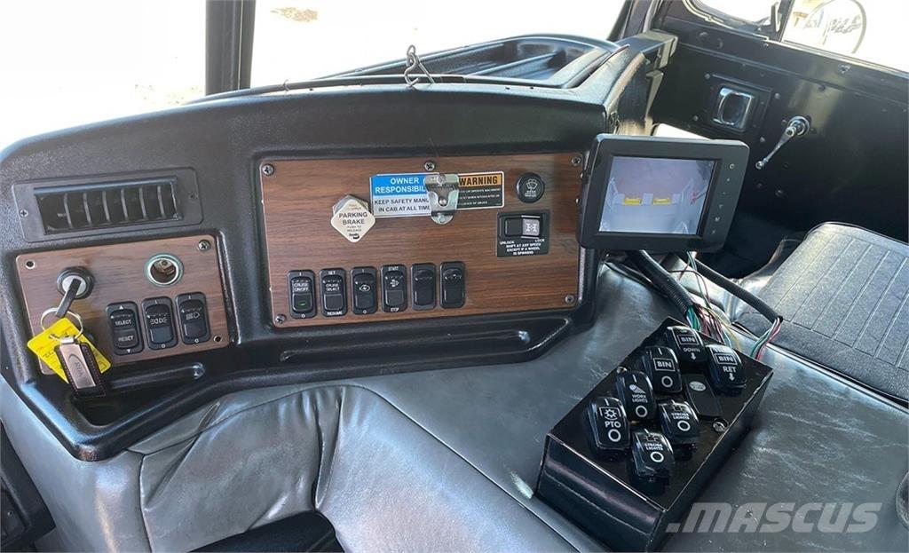 Peterbilt 320 塵芥車、パッカー車