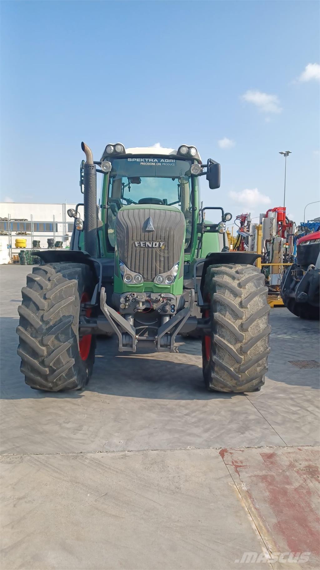 Fendt 828 SCR トラクター