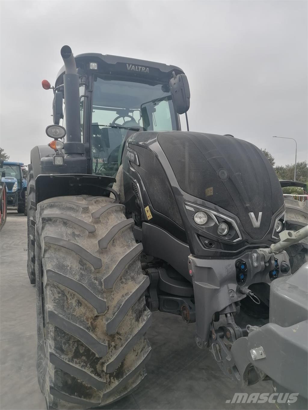 Valtra S324 トラクター