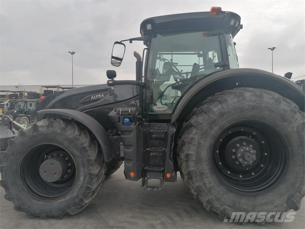 Valtra S324 トラクター