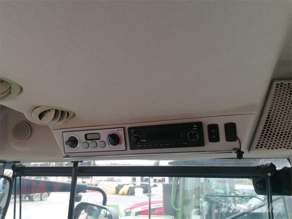 Valtra S324 トラクター