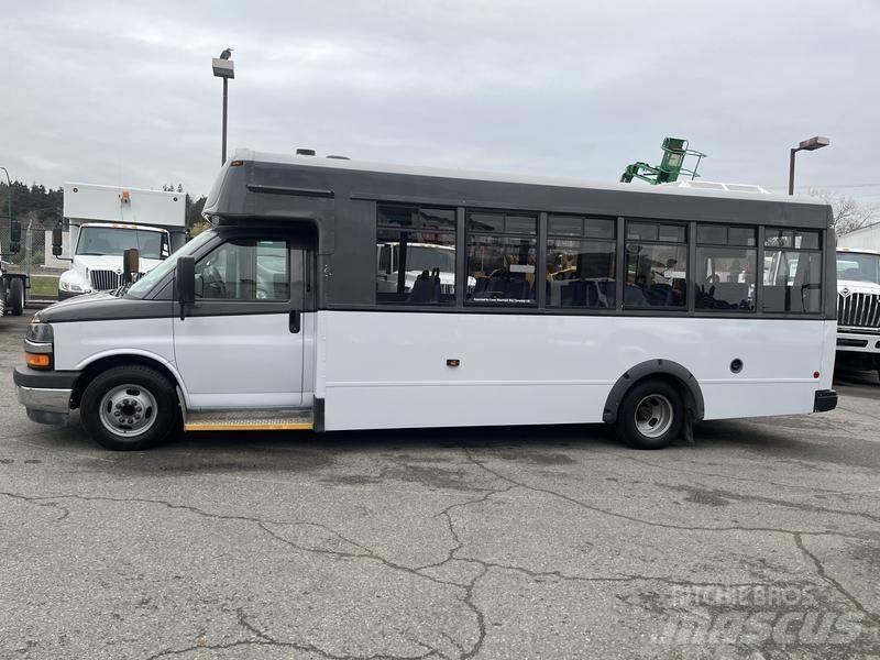 Chevrolet Express マイクロバス