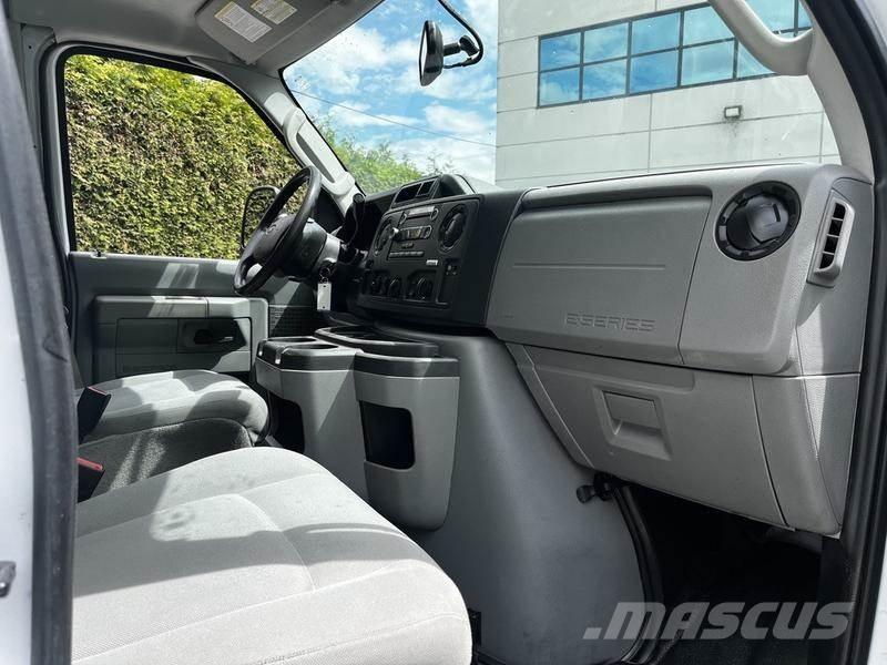 Ford Econoline パネルバン