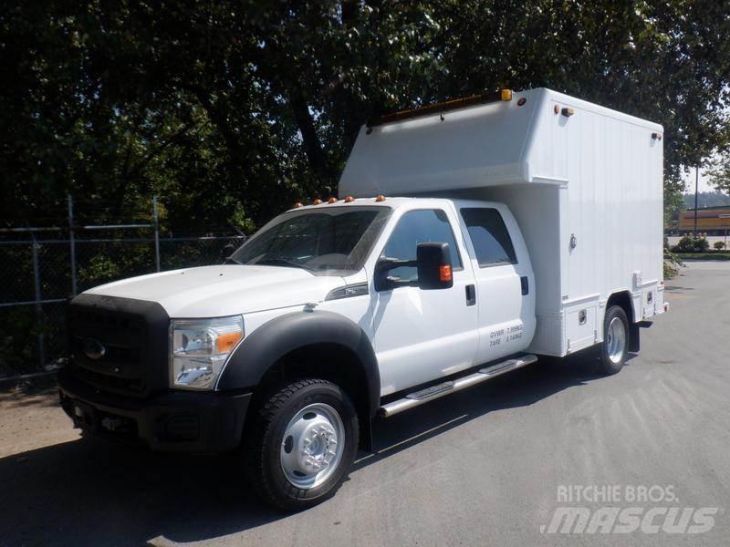 Ford F-550 多目的／汎用車両