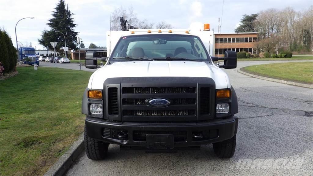 Ford F-550 クレーントラック、ユニック車