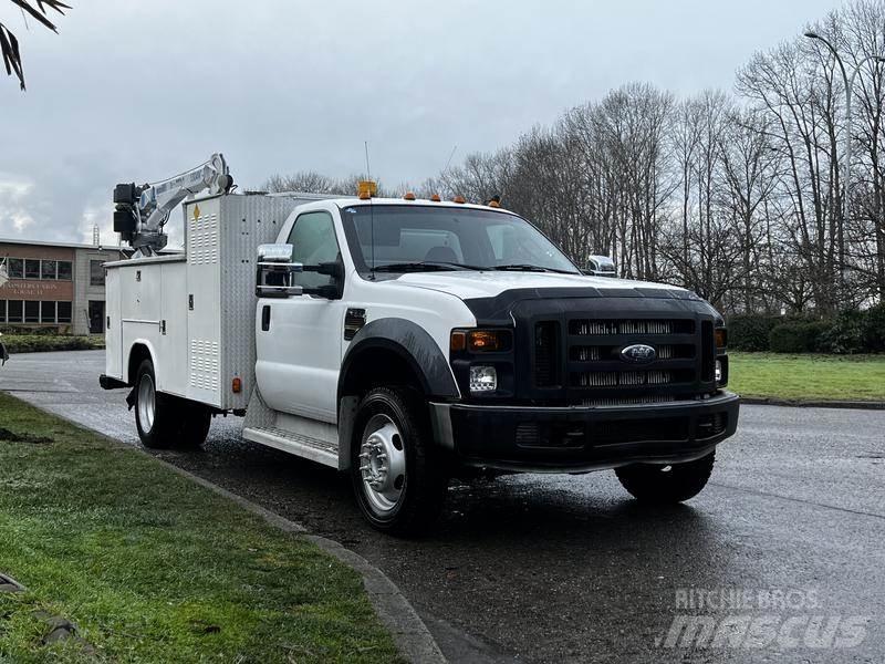 Ford F-550 多目的／汎用車両