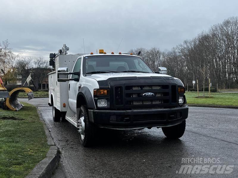 Ford F-550 多目的／汎用車両