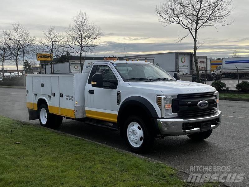 Ford F-550 多目的／汎用車両