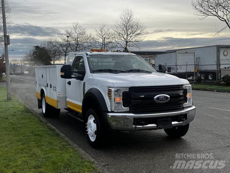 Ford F-550 多目的／汎用車両