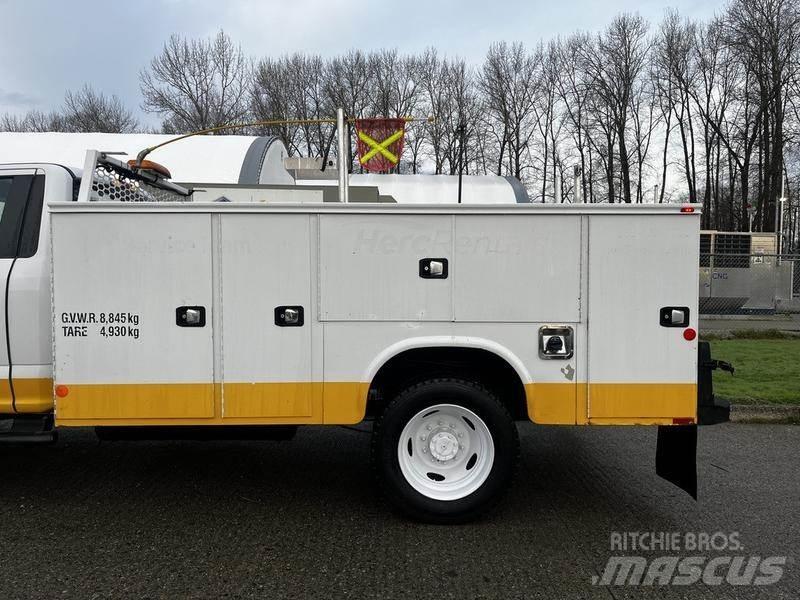 Ford F-550 多目的／汎用車両