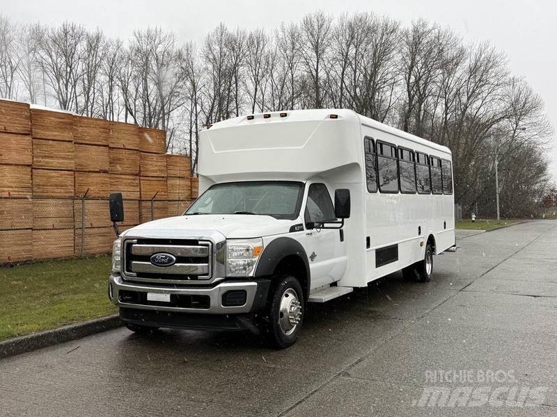 Ford F-550 マイクロバス