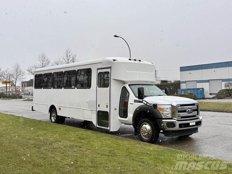 Ford F-550 マイクロバス