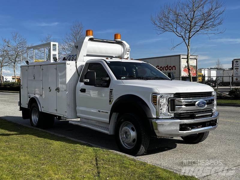 Ford F-550 多目的／汎用車両