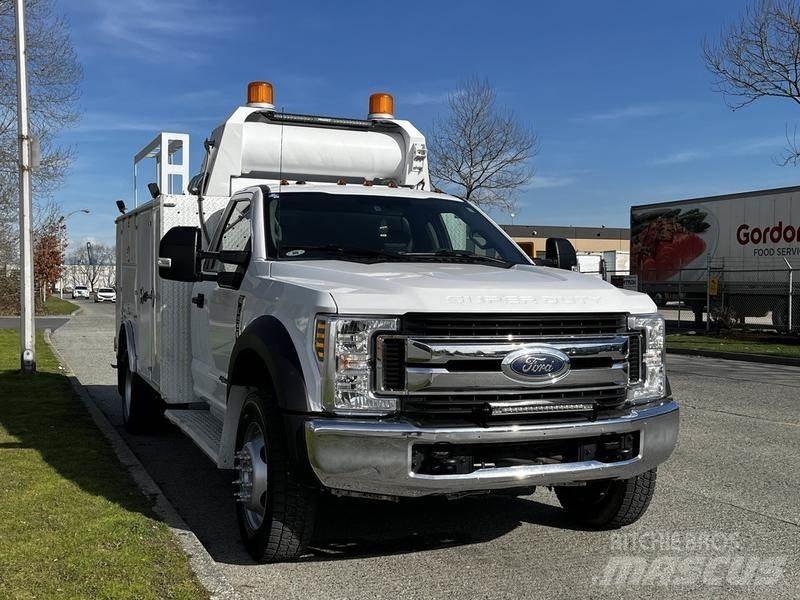 Ford F-550 多目的／汎用車両
