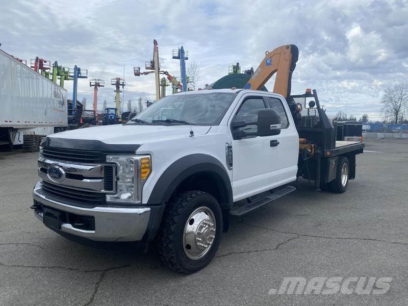 Ford F-550 クレーントラック、ユニック車