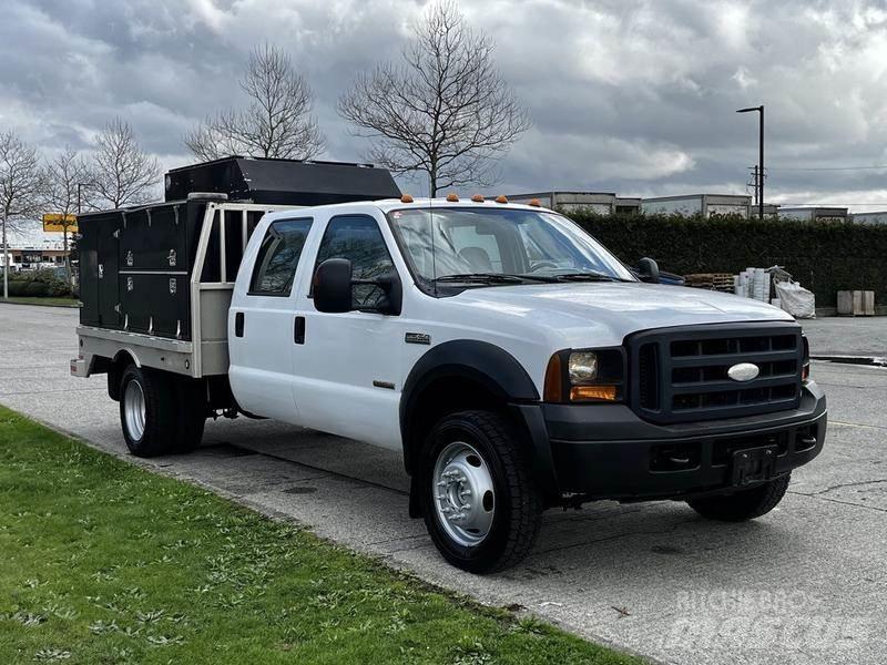 Ford F-550 多目的／汎用車両