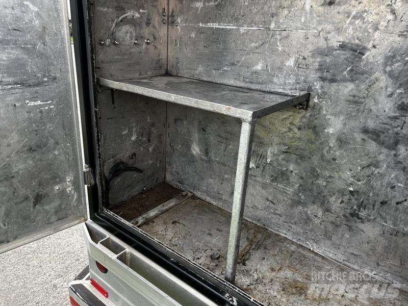 Ford F-550 多目的／汎用車両