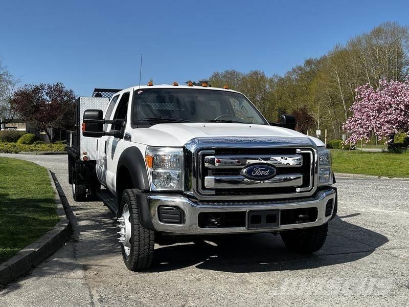 Ford F-550 平ボディー