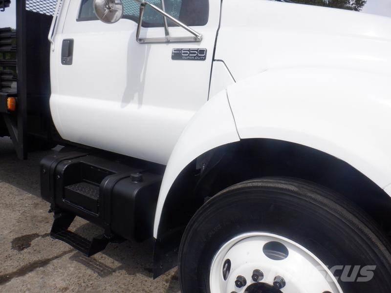 Ford F-650 平ボディー