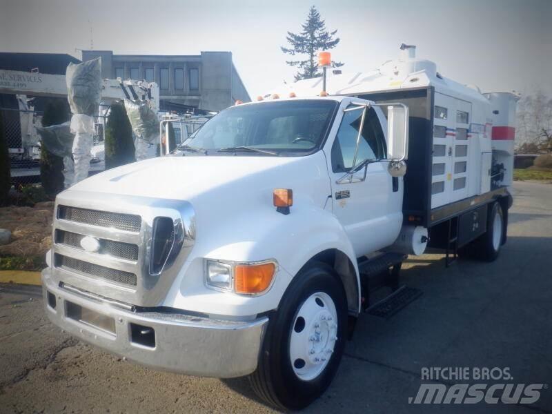 Ford F-650 コンバイン／バキュームトラック