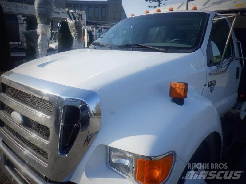 Ford F-650 コンバイン／バキュームトラック