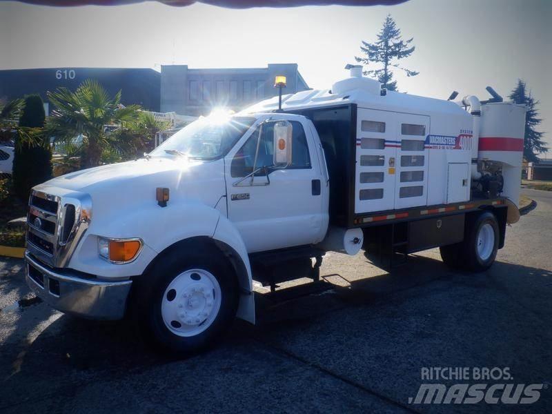 Ford F-650 コンバイン／バキュームトラック