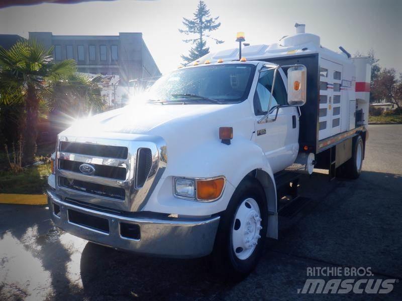 Ford F-650 コンバイン／バキュームトラック