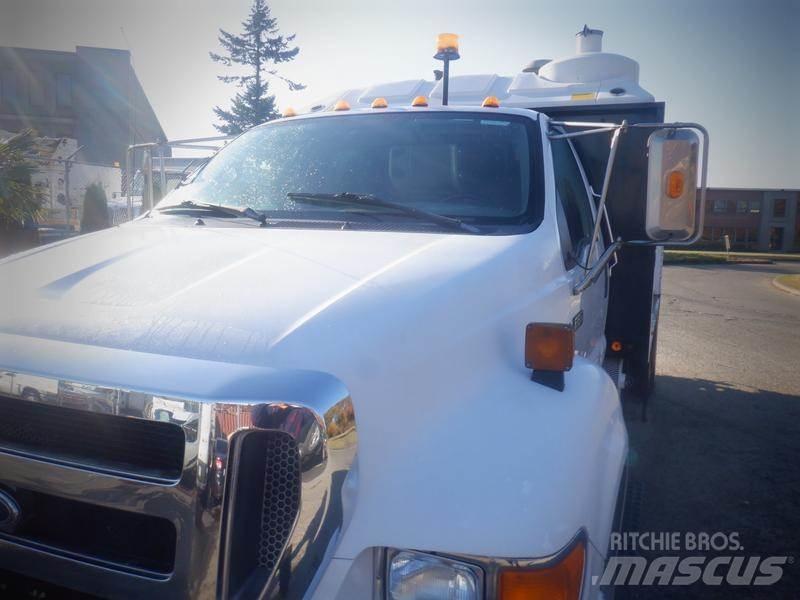Ford F-650 コンバイン／バキュームトラック