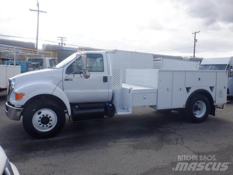 Ford F-750 多目的／汎用車両