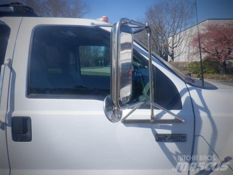 Ford F-750 多目的／汎用車両