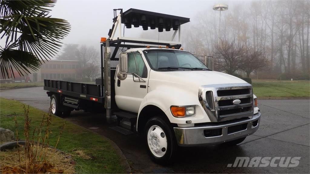 Ford F-750 平ボディー