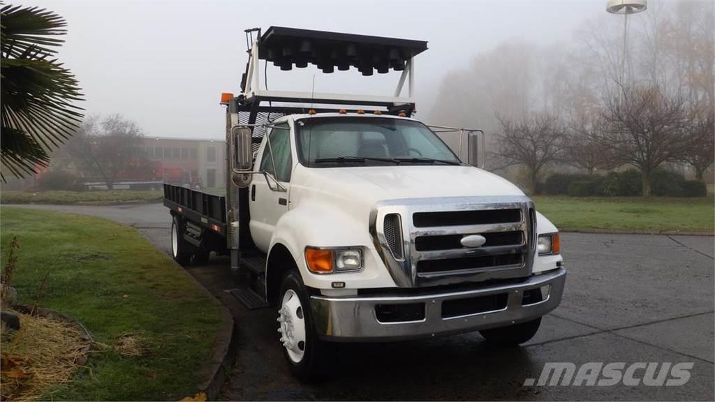 Ford F-750 平ボディー