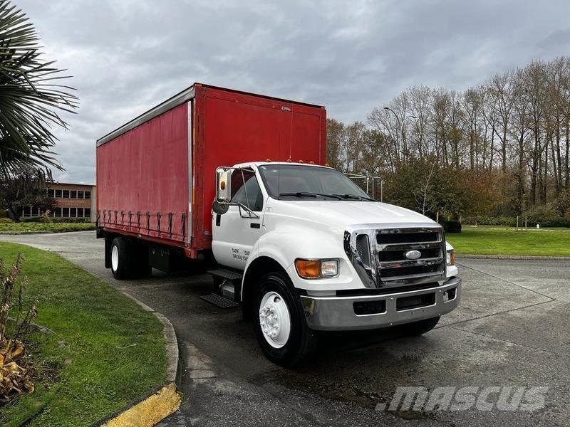Ford F-750 パネルバン