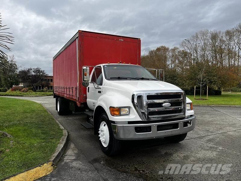Ford F-750 パネルバン