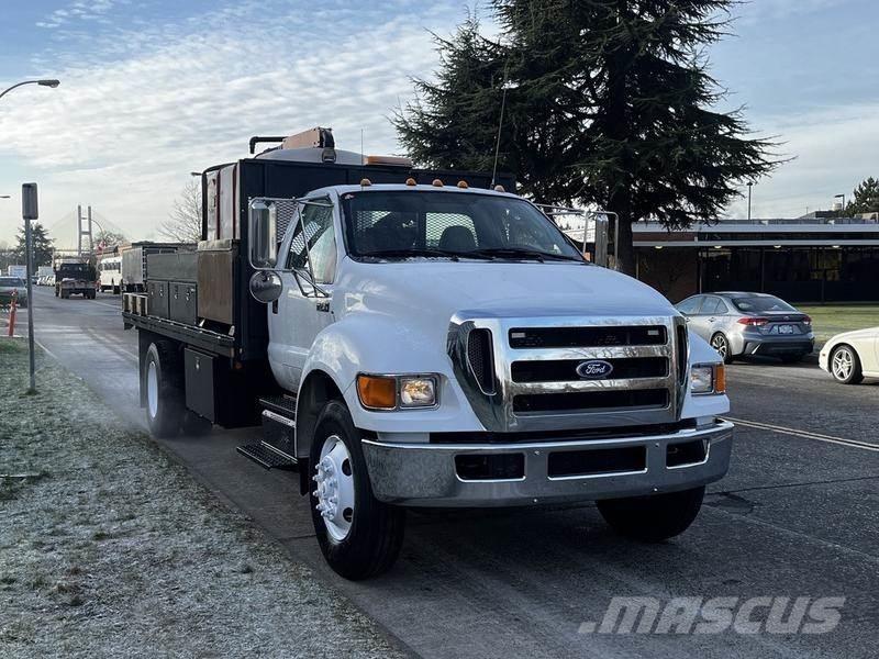 Ford F-750 平ボディー