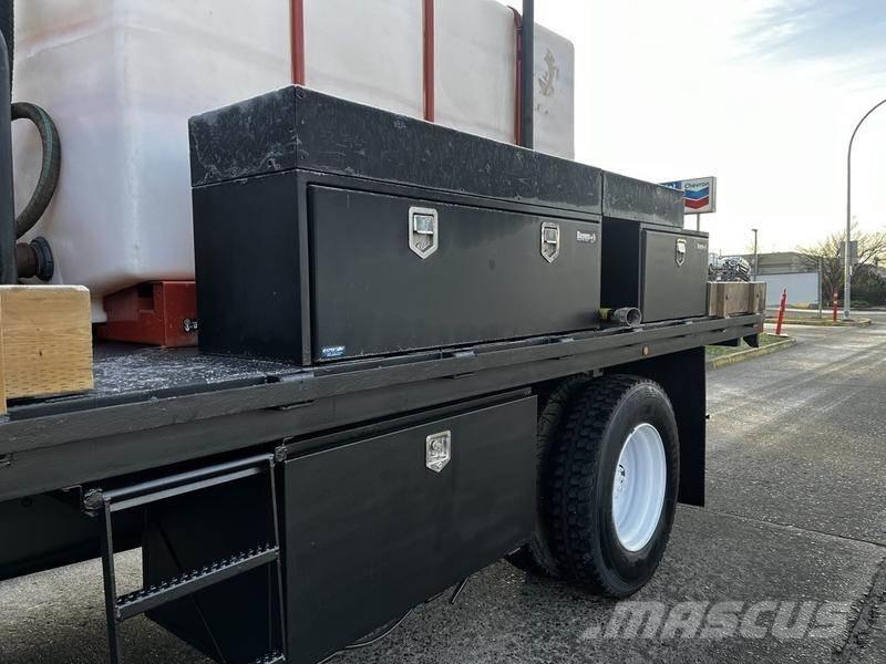 Ford F-750 平ボディー