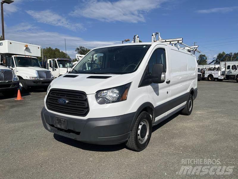 Ford Transit パネルバン