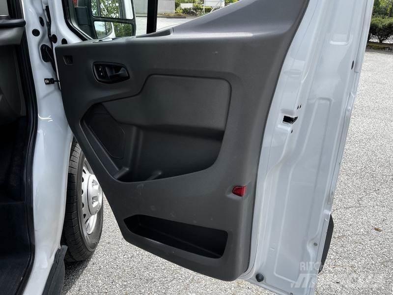 Ford Transit 自動車