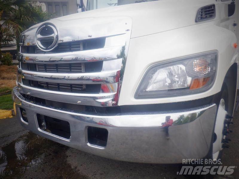 Hino 338 多目的／汎用車両