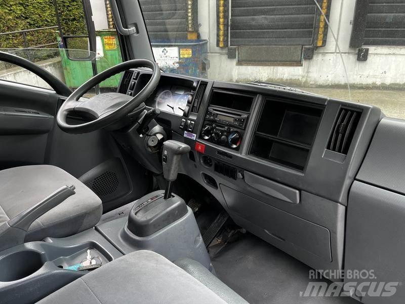 Isuzu NPR パネルバン