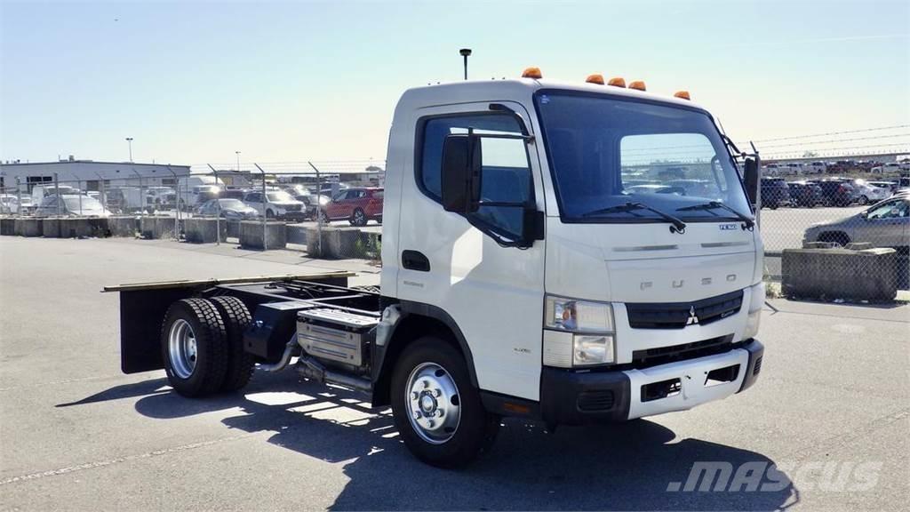 Mitsubishi Fuso FE キャブ付きシャーシ