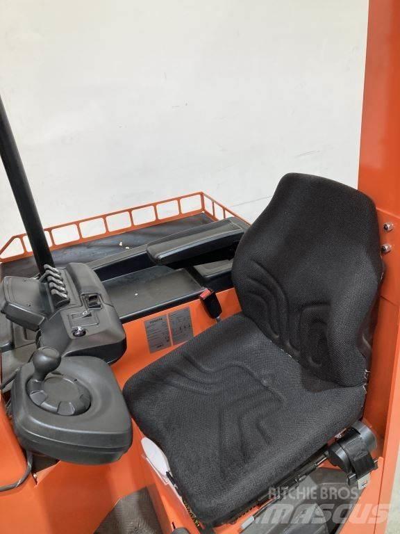BT FRE270 全方向リーチ型フォークリフト