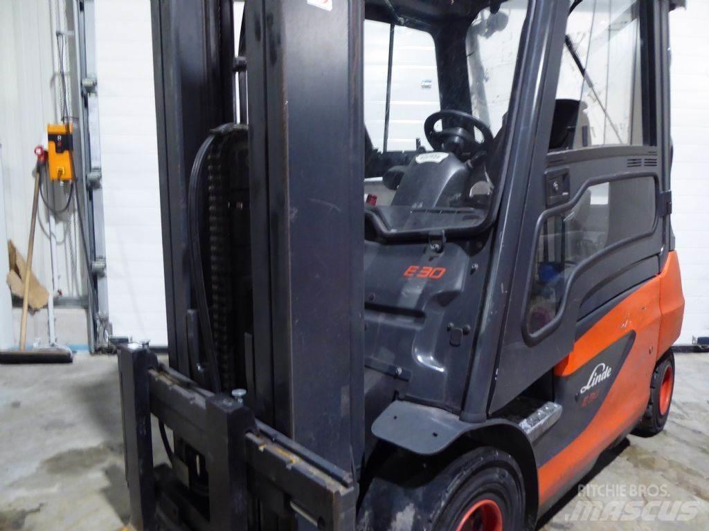 Linde E30-01 バッテリーフォークリフト