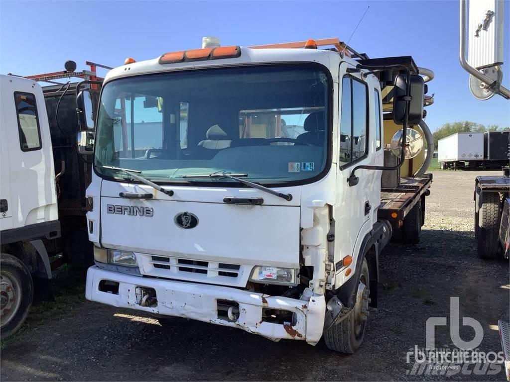 Bering MD26M 多目的／汎用車両