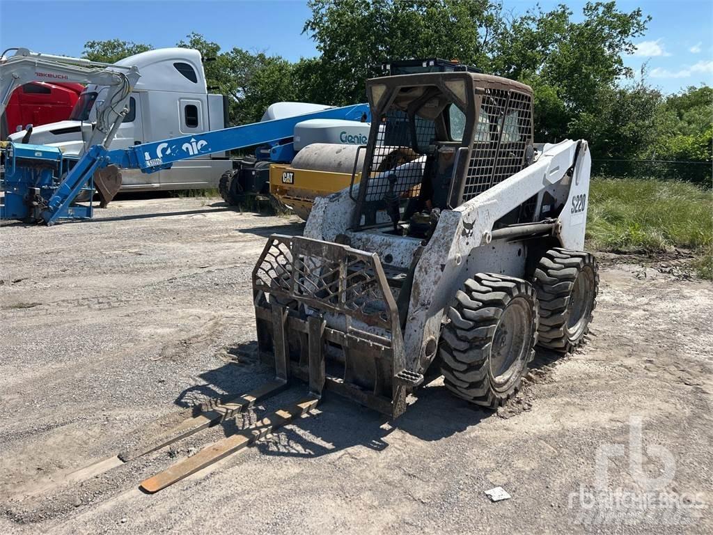 Bobcat S220 スキッドステアローダー