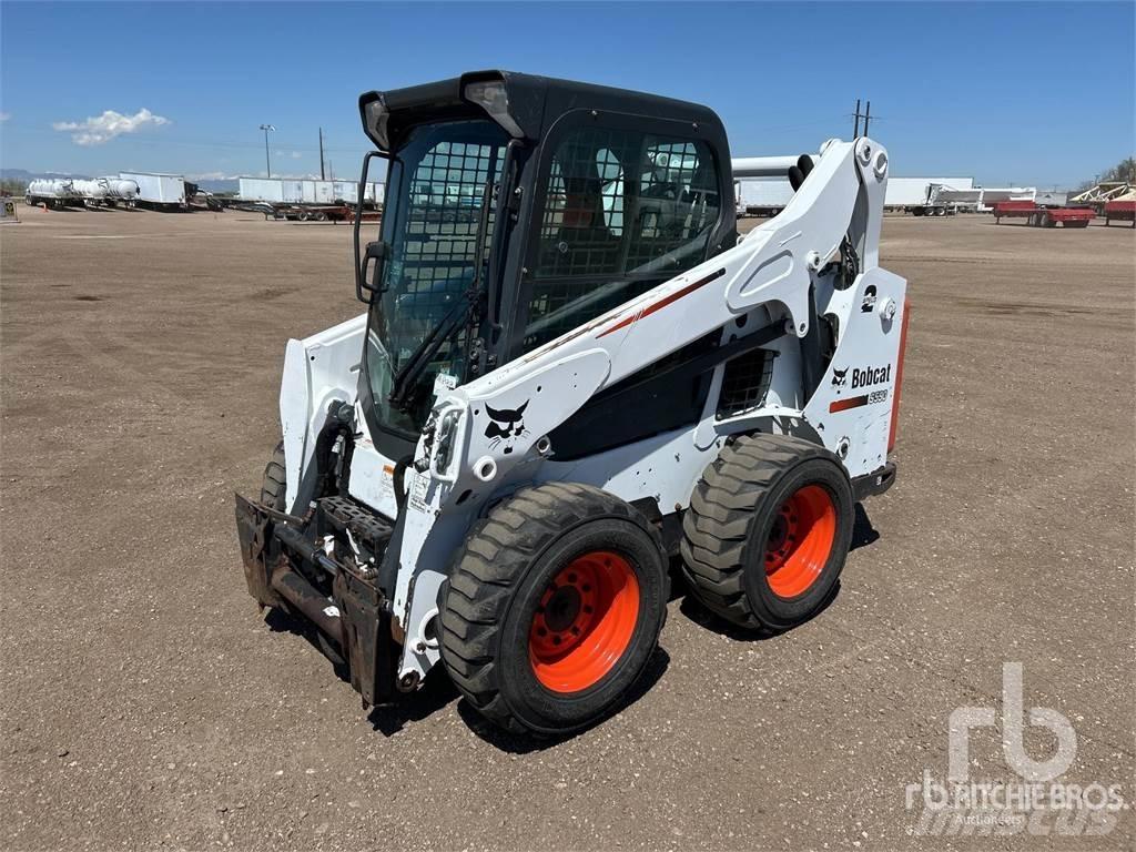 Bobcat S590 スキッドステアローダー