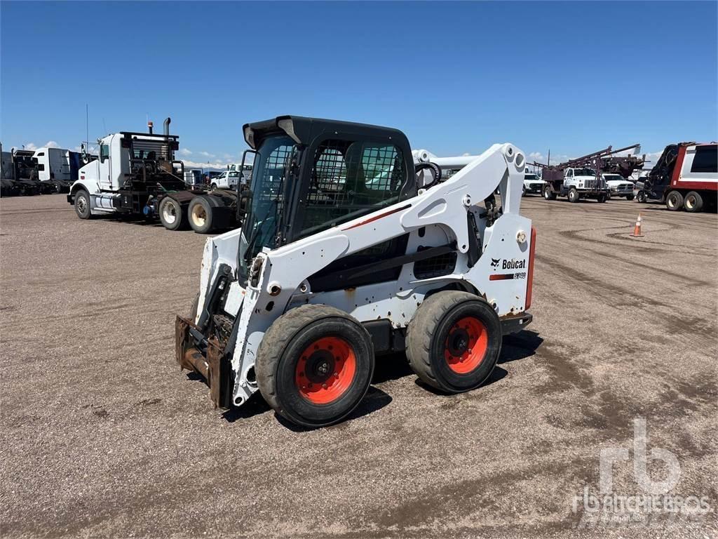 Bobcat S740 スキッドステアローダー