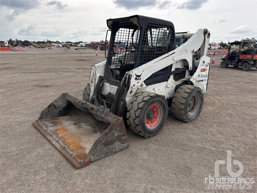 Bobcat S750 スキッドステアローダー