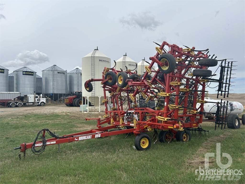 Bourgault 8910 カルチベーター